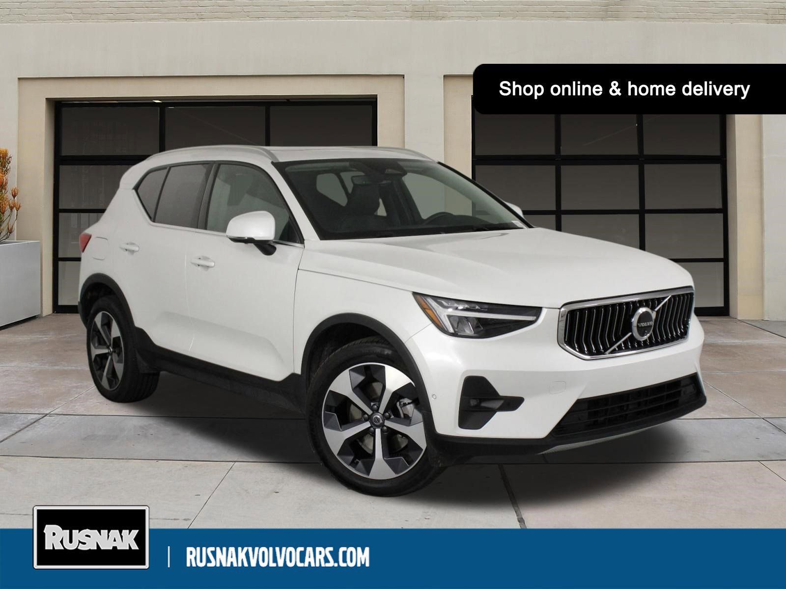 Certified 2025 Volvo XC40 B5 Plus image 1