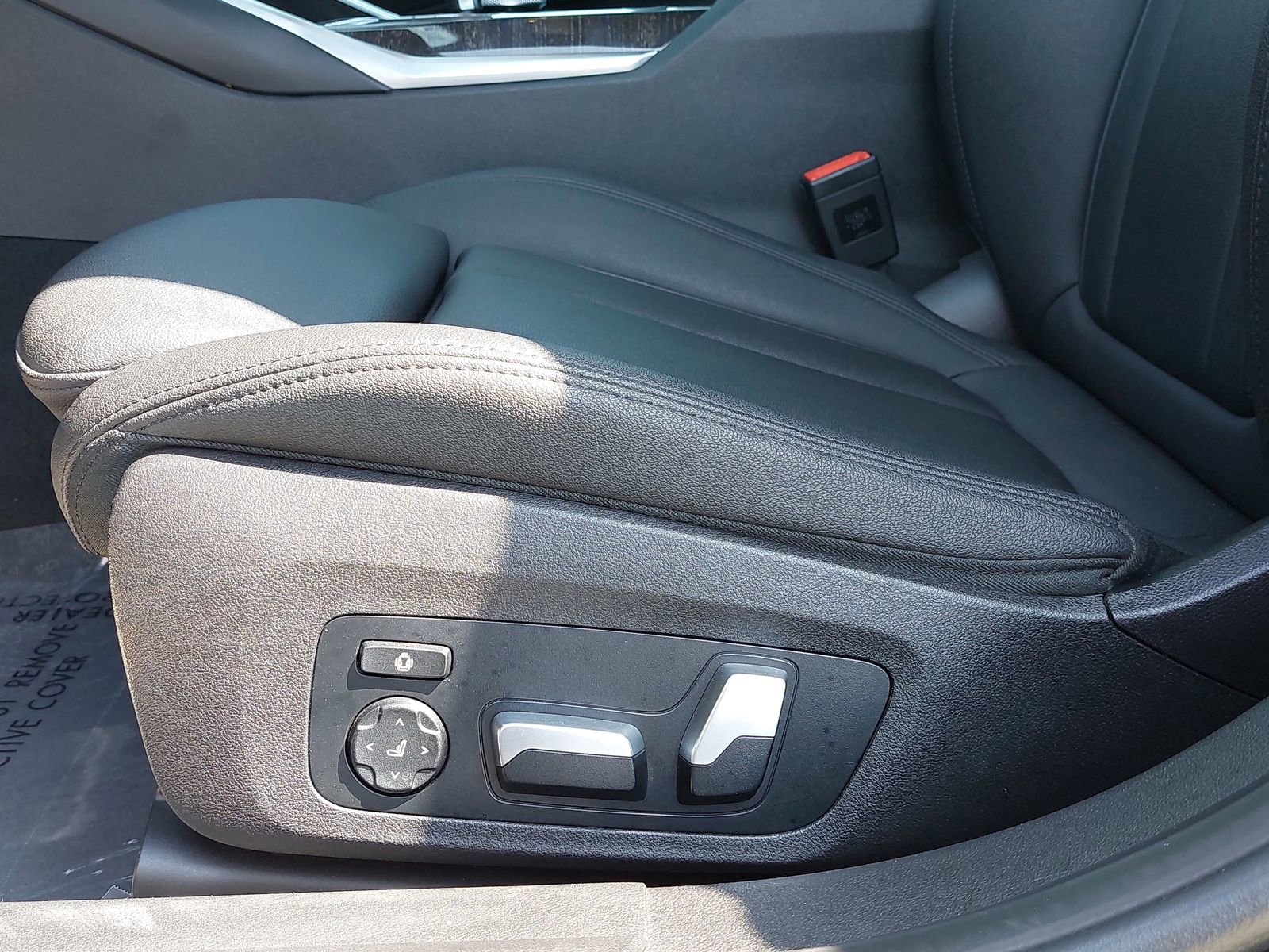 Used 2021 BMW 330i Sedan w/ M Sport Package image 27