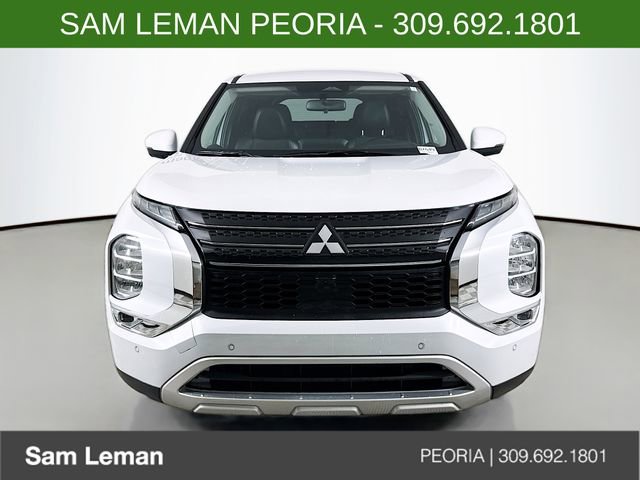 Used 2024 Mitsubishi Outlander SE image 2