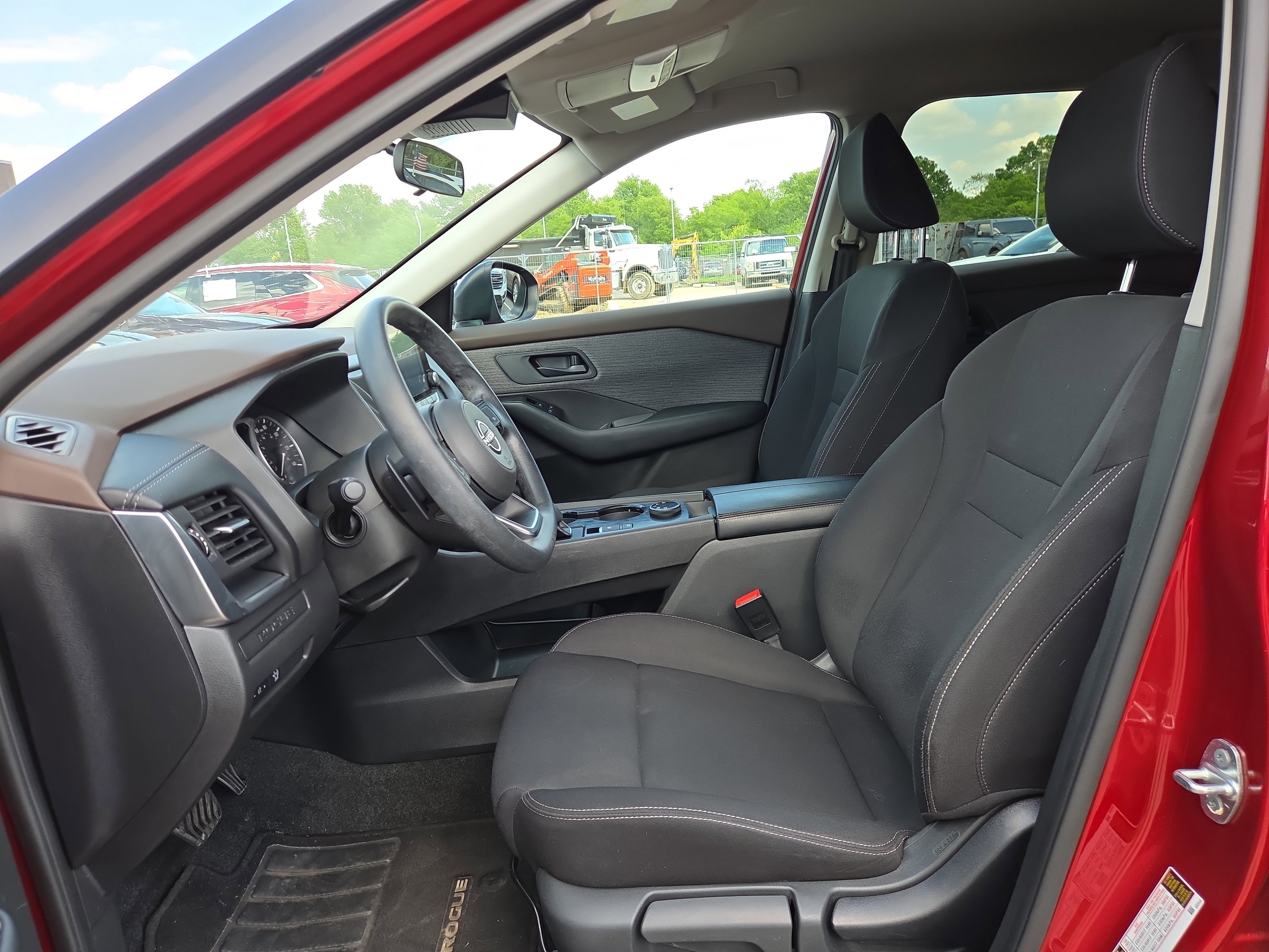Used 2023 Nissan Rogue S AWD/4WD image 10