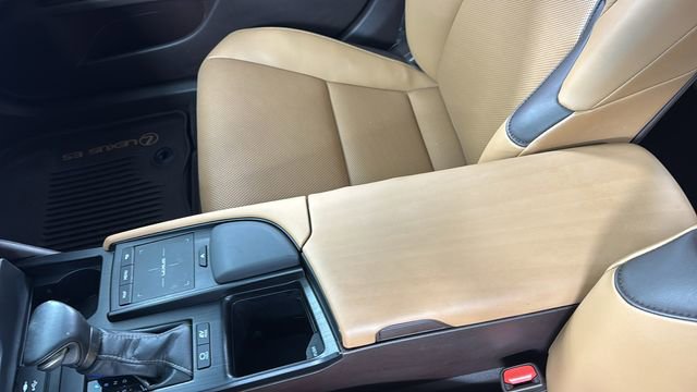 Used 2021 Lexus ES 300h w/ Premium Package image 35