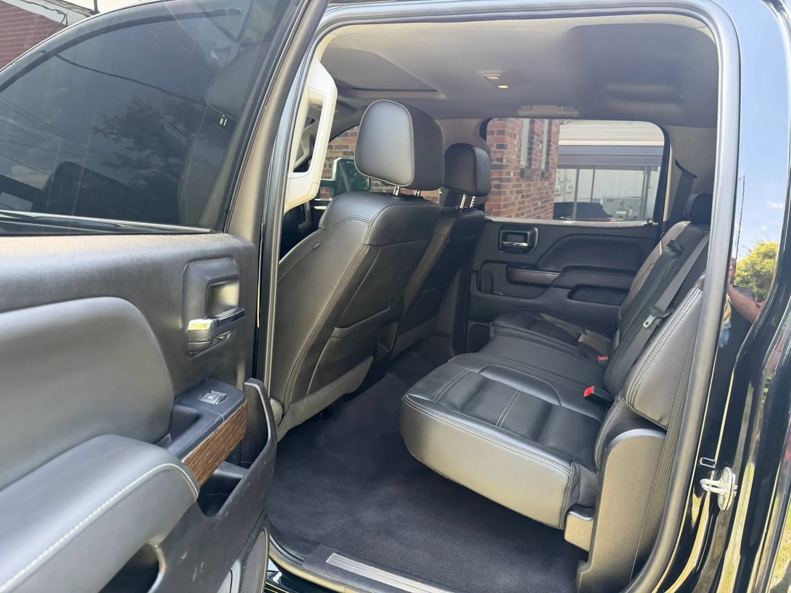 Used 2019 GMC Sierra 2500 Denali w/ Duramax Plus Package AWD/4WD image 17
