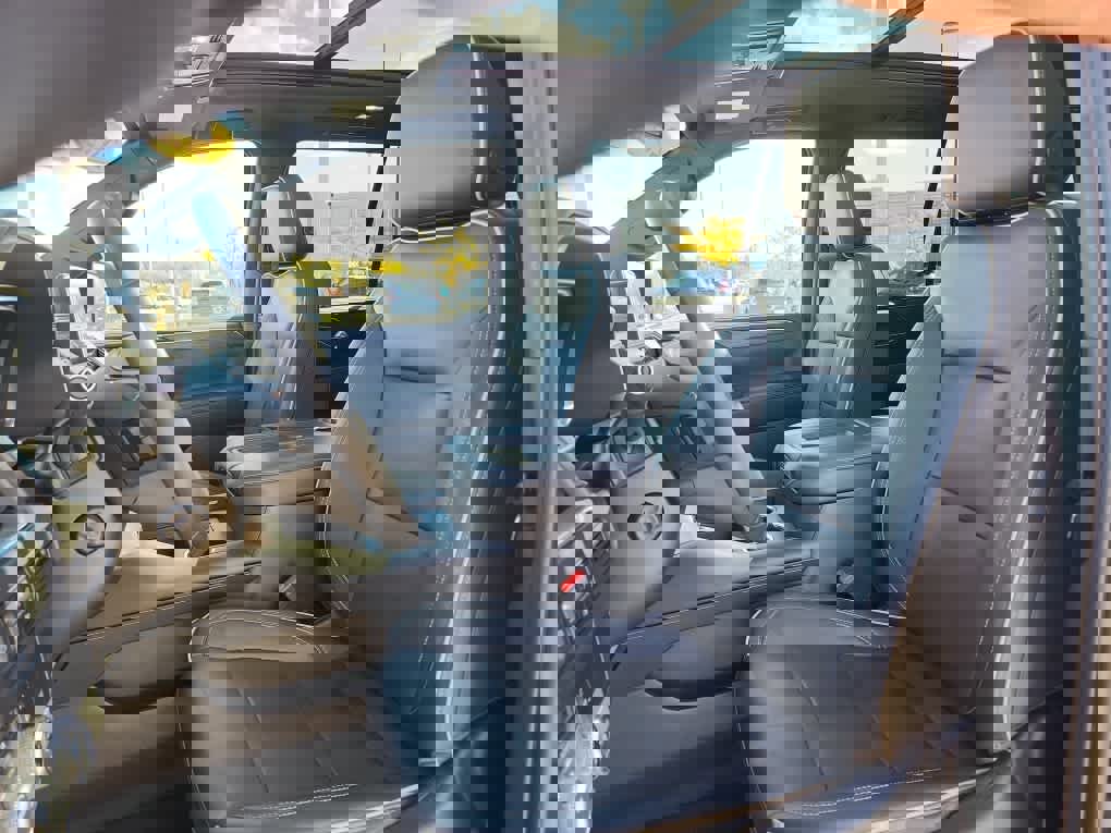 Used 2022 GMC Yukon SLT w/ SLT Luxury Package image 23