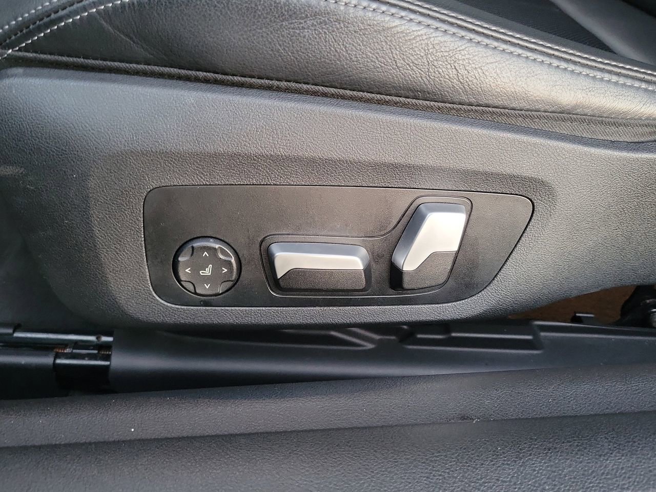 Used 2022 BMW 430i Convertible image 13