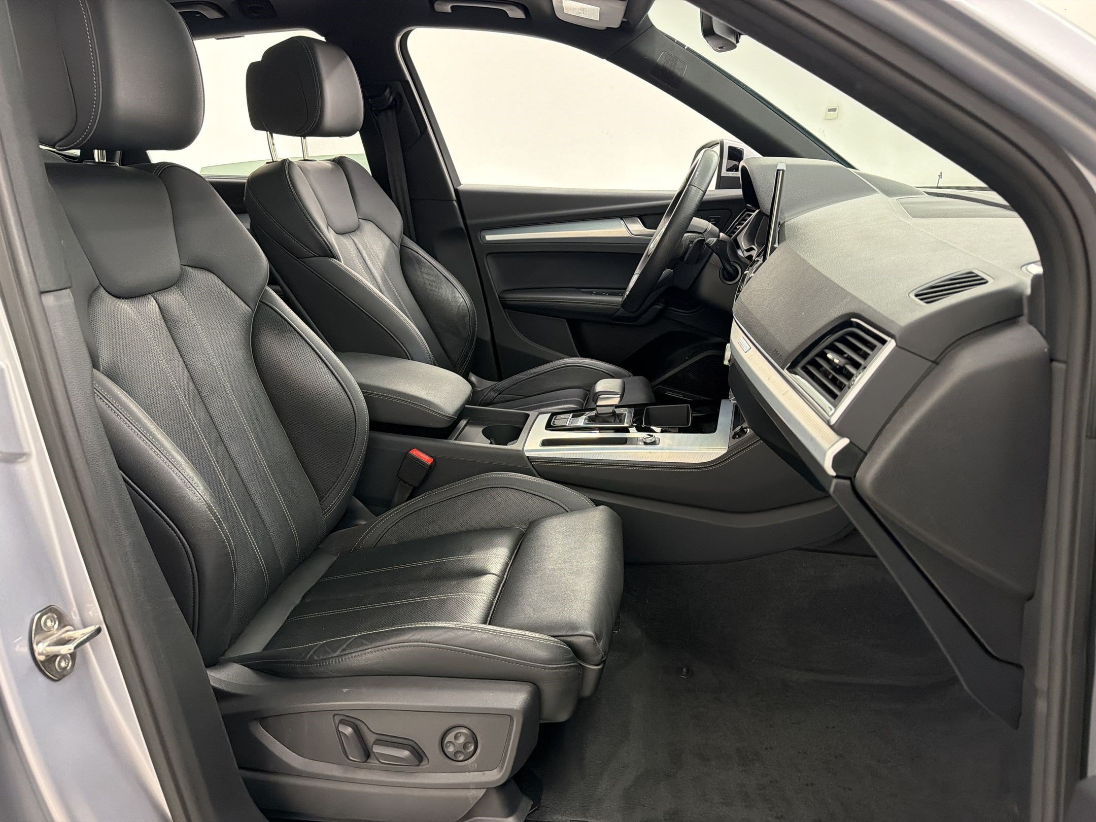 Used 2024 Audi Q5 2.0T Premium Plus w/ Premium Plus Package AWD/4WD image 25