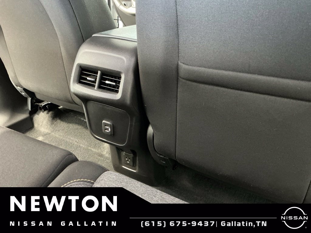 Used 2024 Chevrolet Equinox LT FWD image 20