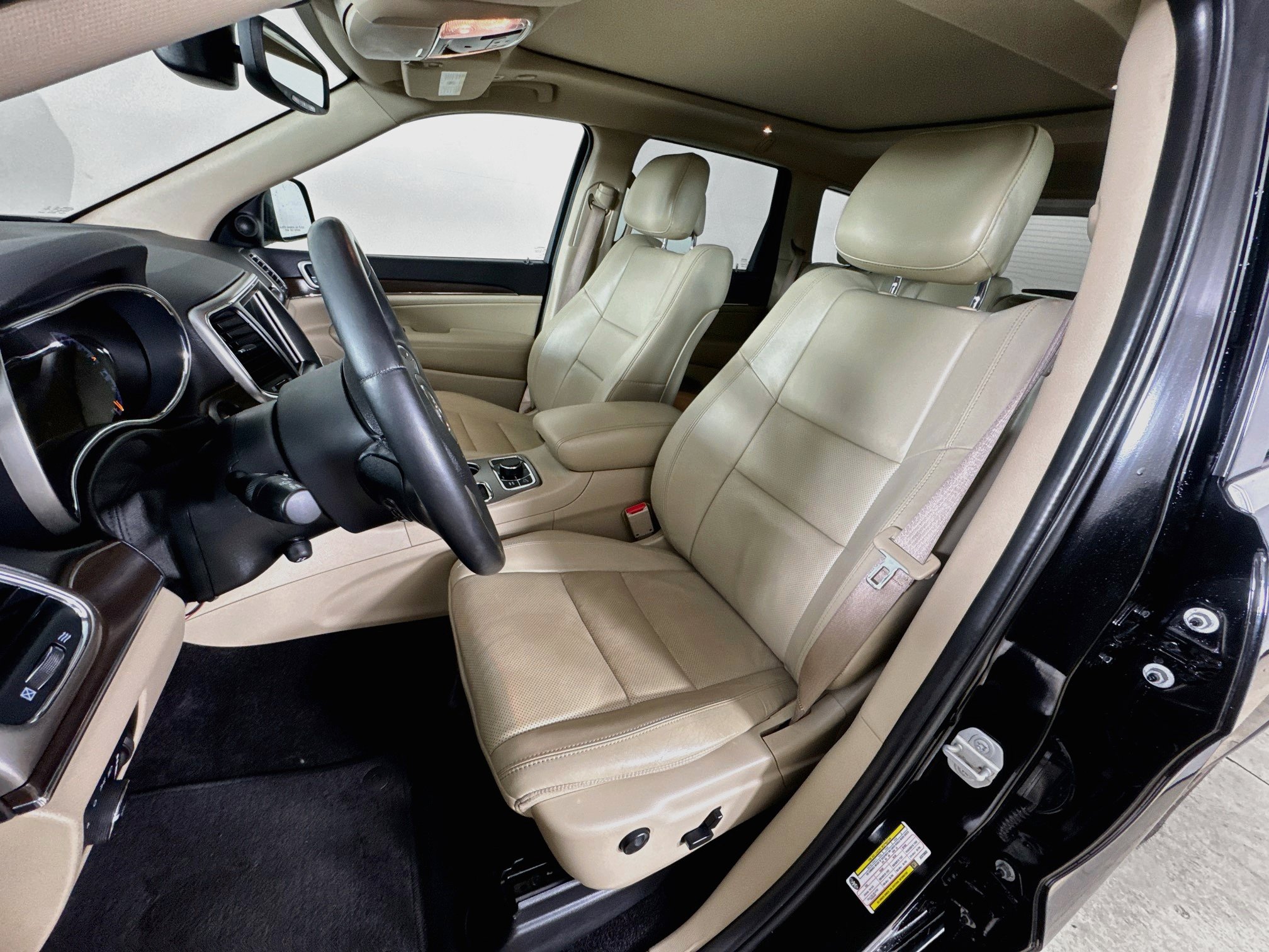Used 2018 Jeep Grand Cherokee Limited w/ Luxury Group II AWD/4WD image 12