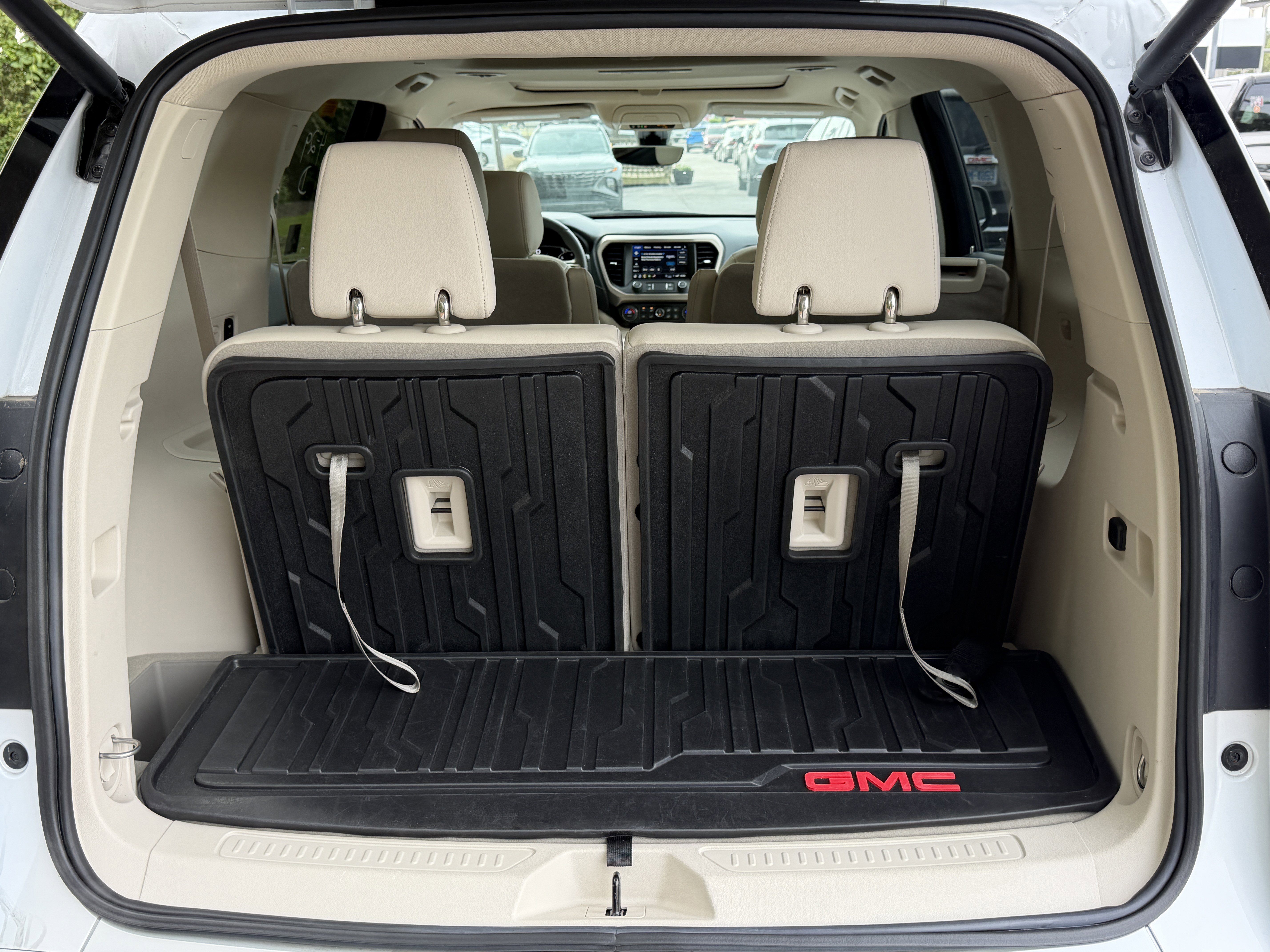 Used 2023 GMC Acadia Denali w/ Denali Technology Package FWD image 4