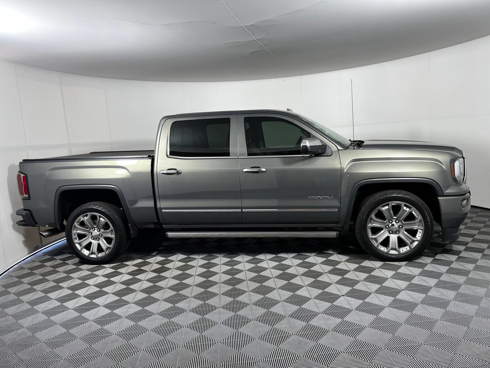 Used 2018 GMC Sierra 1500 Denali w/ Denali Ultimate Package AWD/4WD image 4