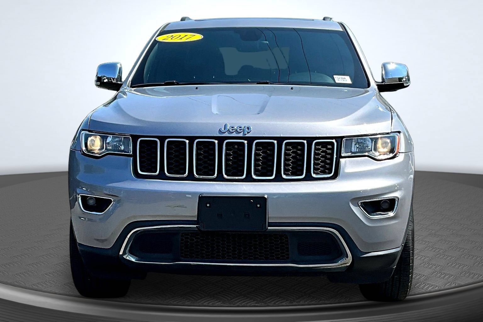 Used 2017 Jeep Grand Cherokee Limited w/ Trailer Tow Group IV AWD/4WD image 2
