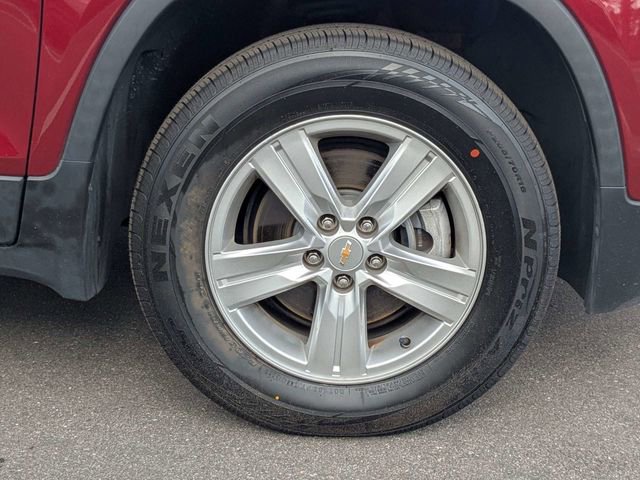 Used 2022 Chevrolet Trax LT w/ LT Convenience Package image 11