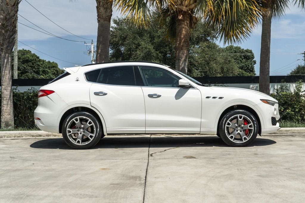 Used 2017 Maserati Levante S AWD/4WD image 8