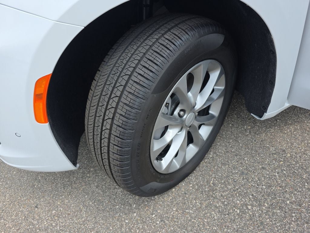 New 2027 Chrysler Pacifica Select AWD/4WD image 35