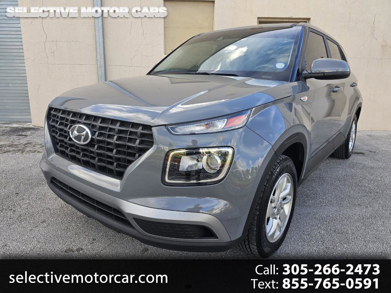 Used 2021 Hyundai Venue SE FWD image 1