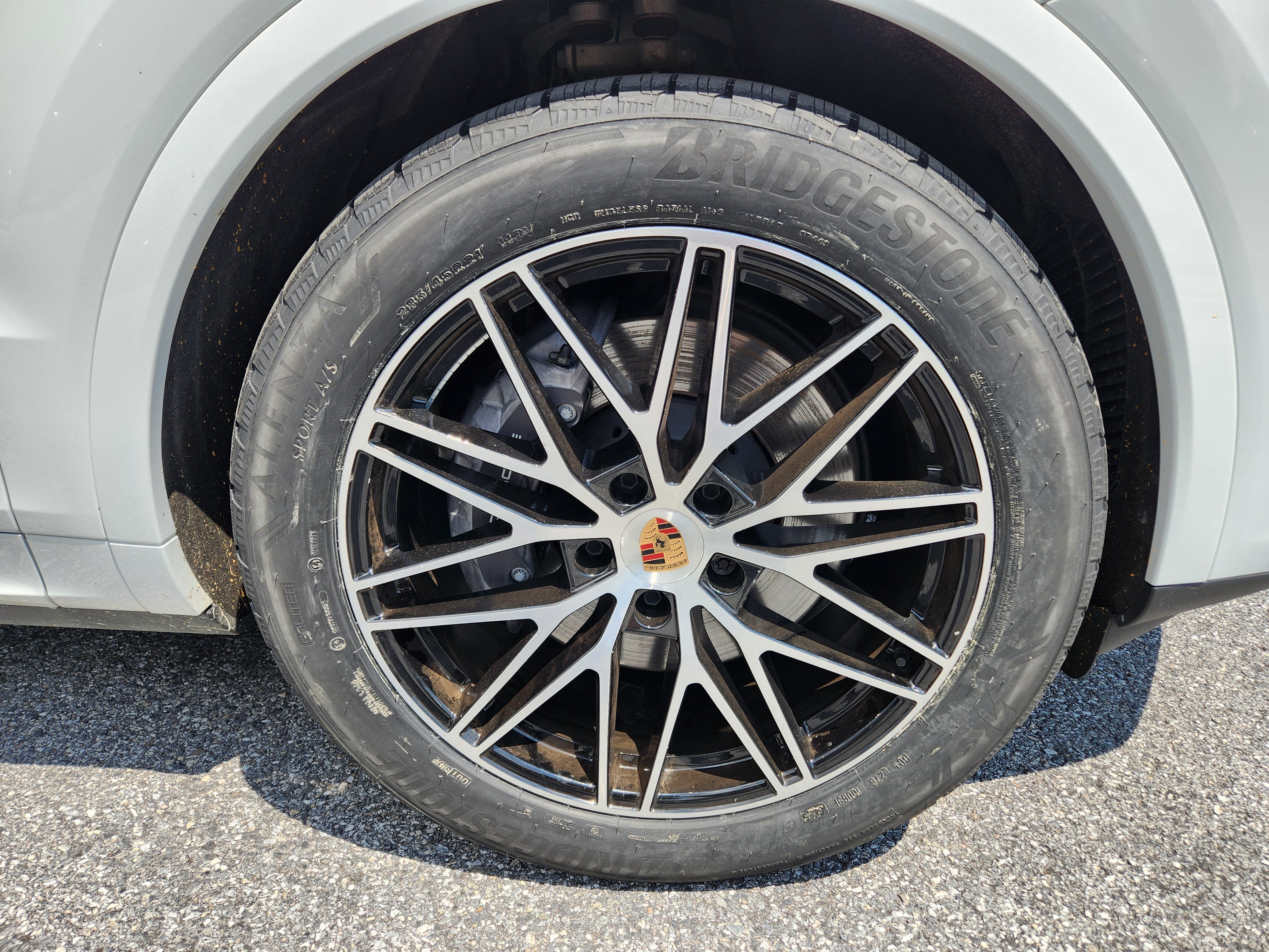 Used 2025 Porsche Cayenne AWD/4WD image 7