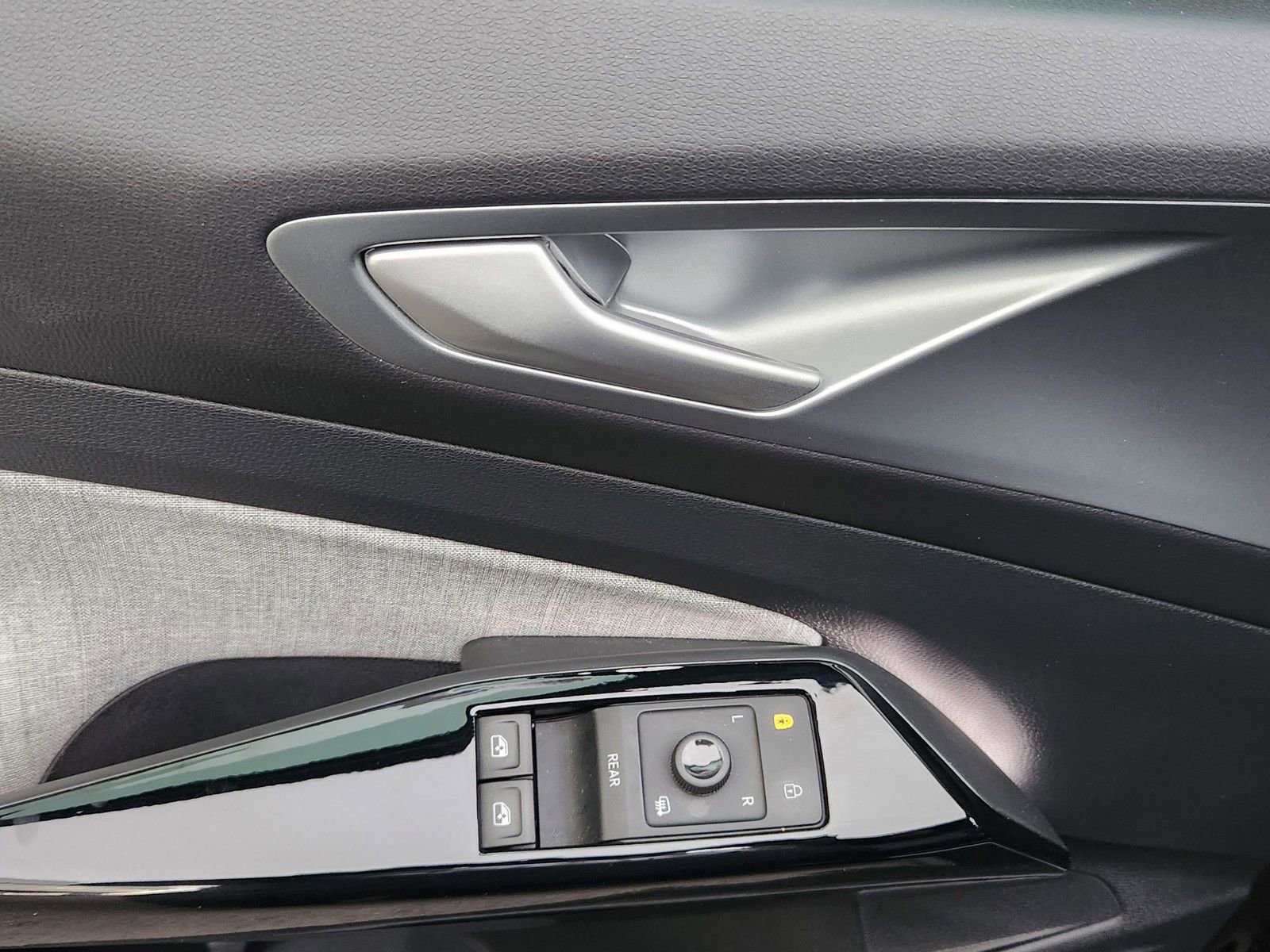 Used 2024 Volkswagen ID.4 Pro image 33