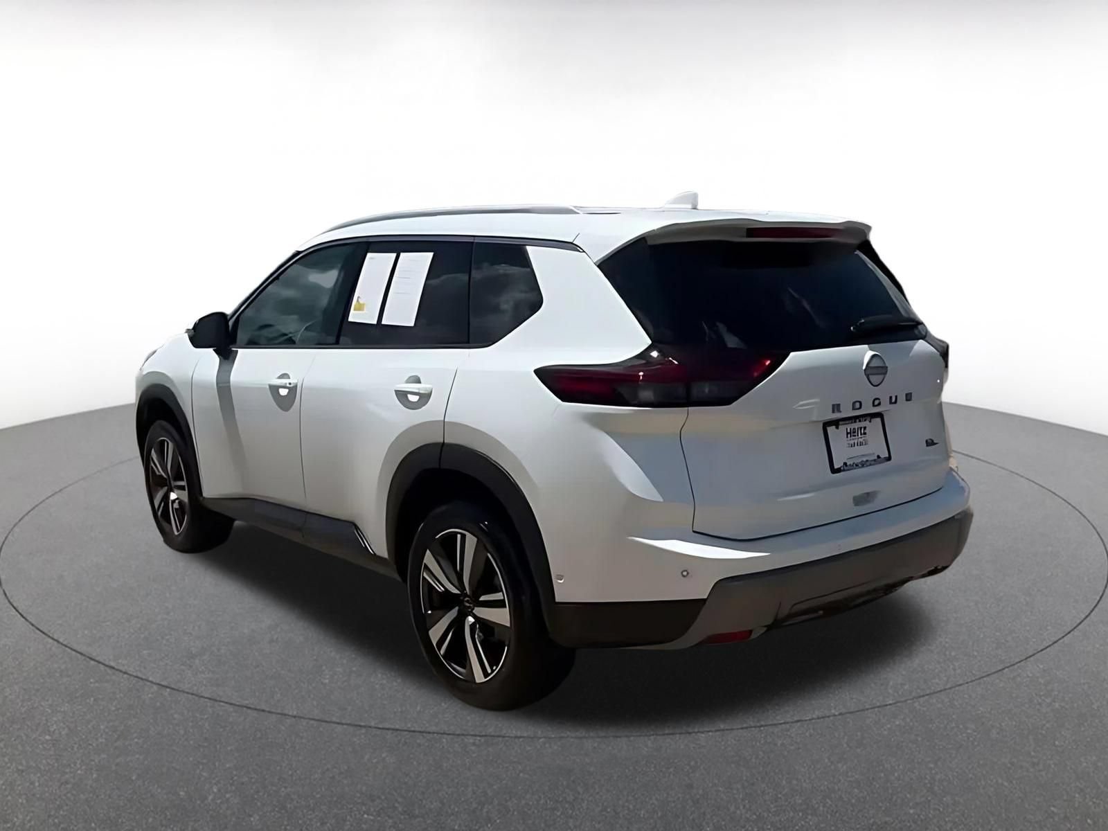 Used 2026 Nissan Rogue SL FWD image 10