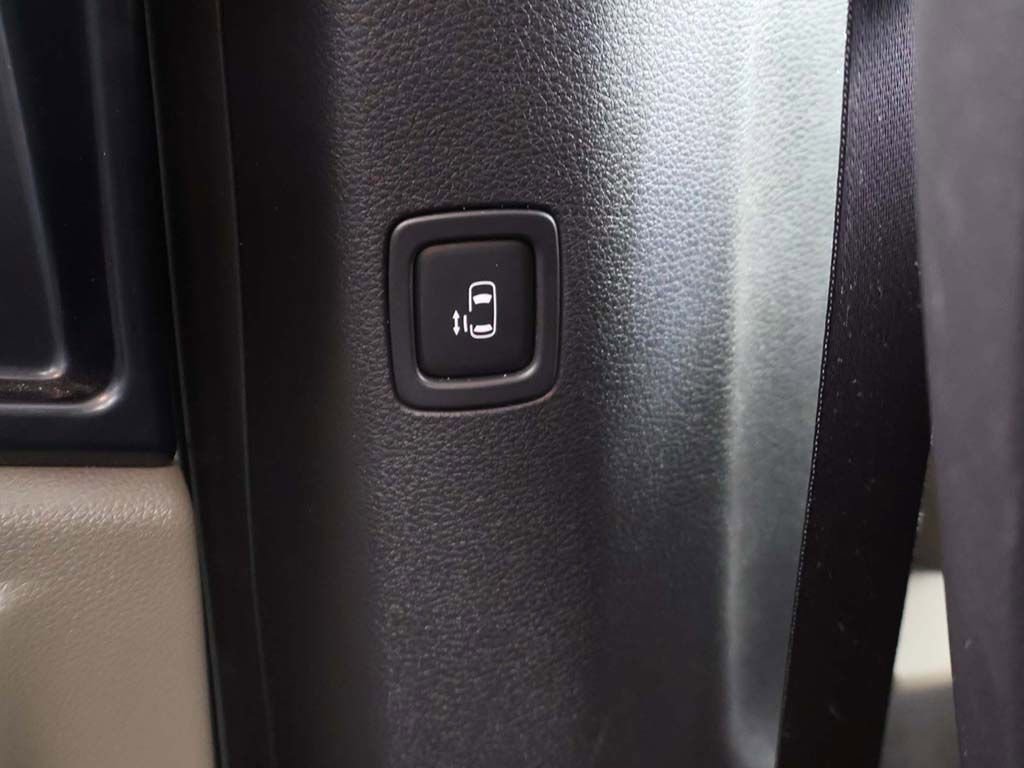 Used 2025 Kia Carnival FWD image 51