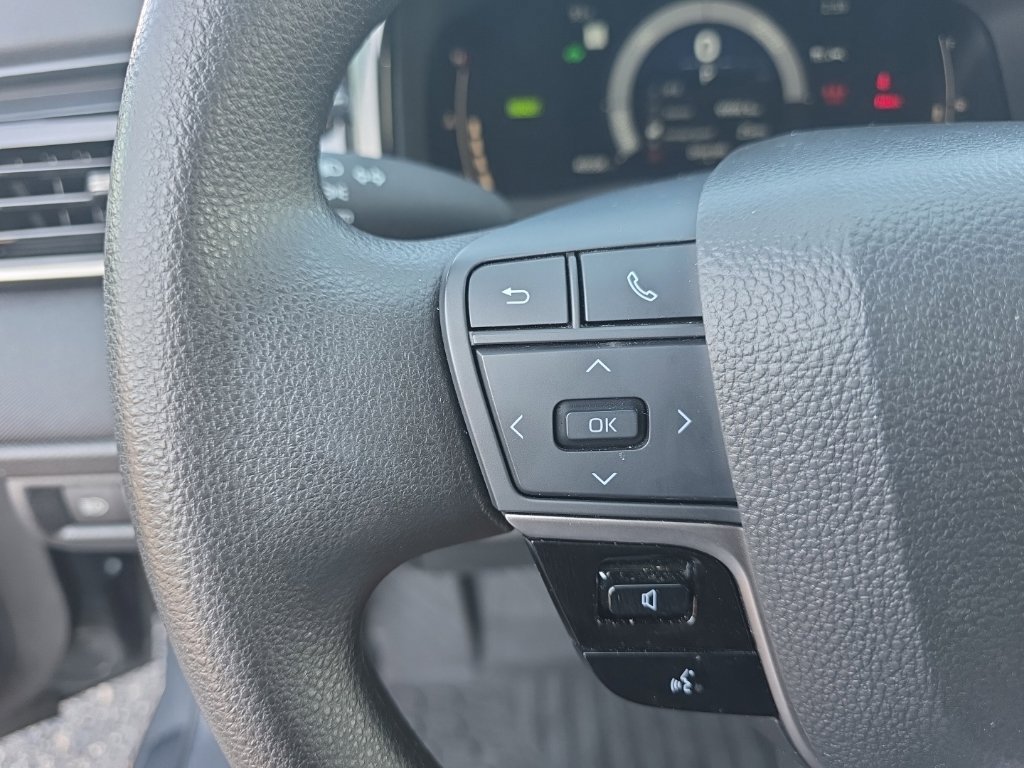 Used 2025 Toyota Camry LE FWD image 16