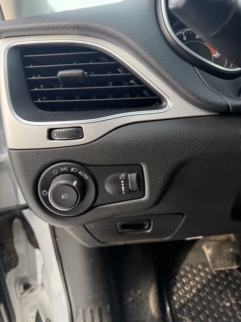 Used 2022 Jeep Cherokee Latitude w/ Sun & Sound Group image 11