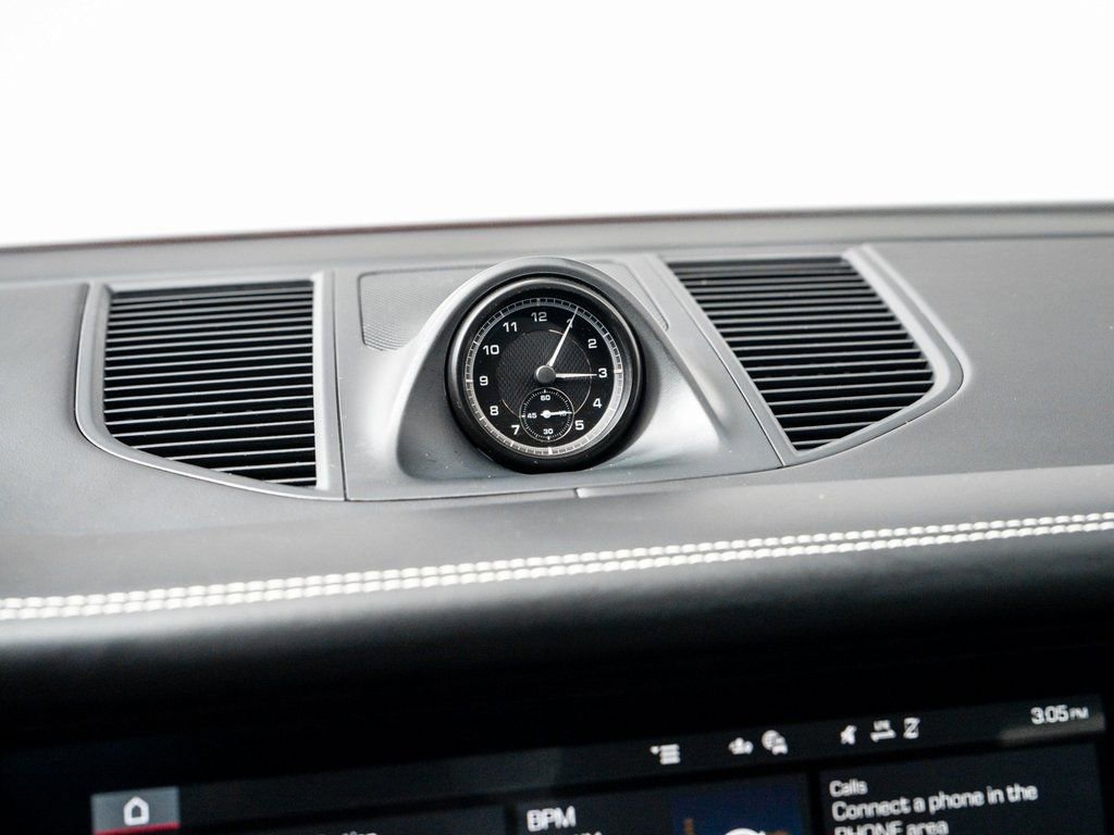Certified 2025 Porsche Macan image 16