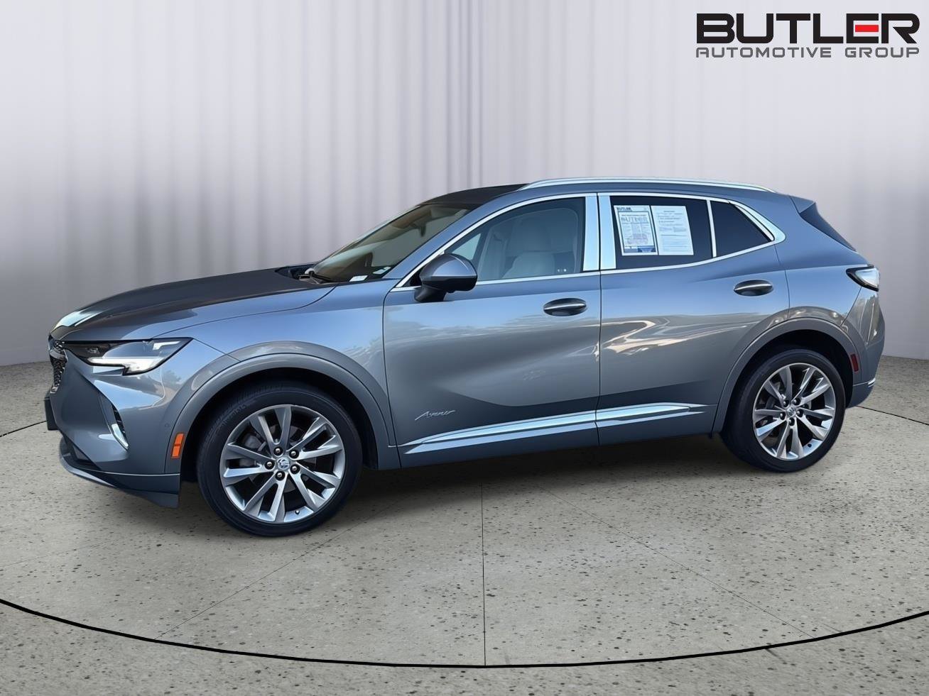 Used 2022 Buick Envision Avenir w/ Technology Package II FWD image 3