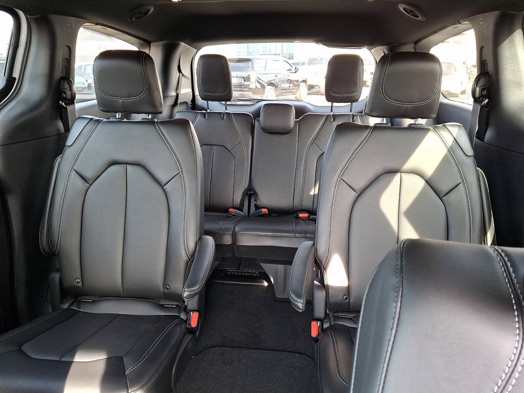 New 2026 Chrysler Pacifica Select AWD/4WD image 13