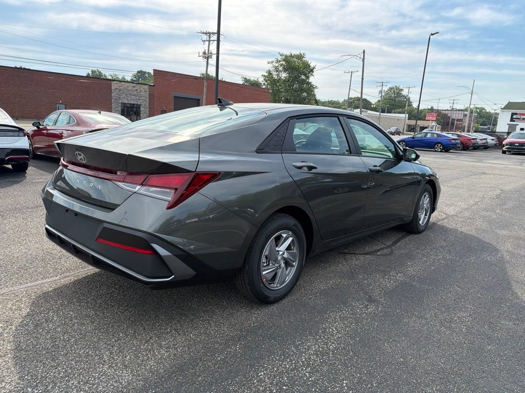 New 2026 Hyundai Elantra SE FWD image 7