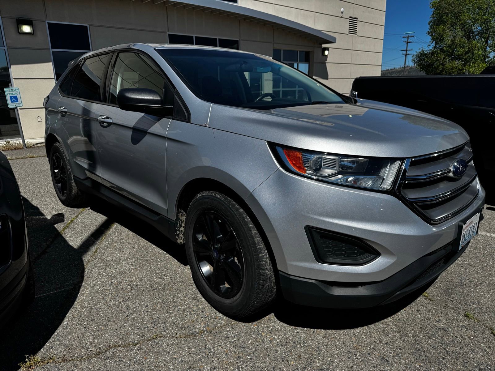 Used 2016 Ford Edge SE FWD image 3