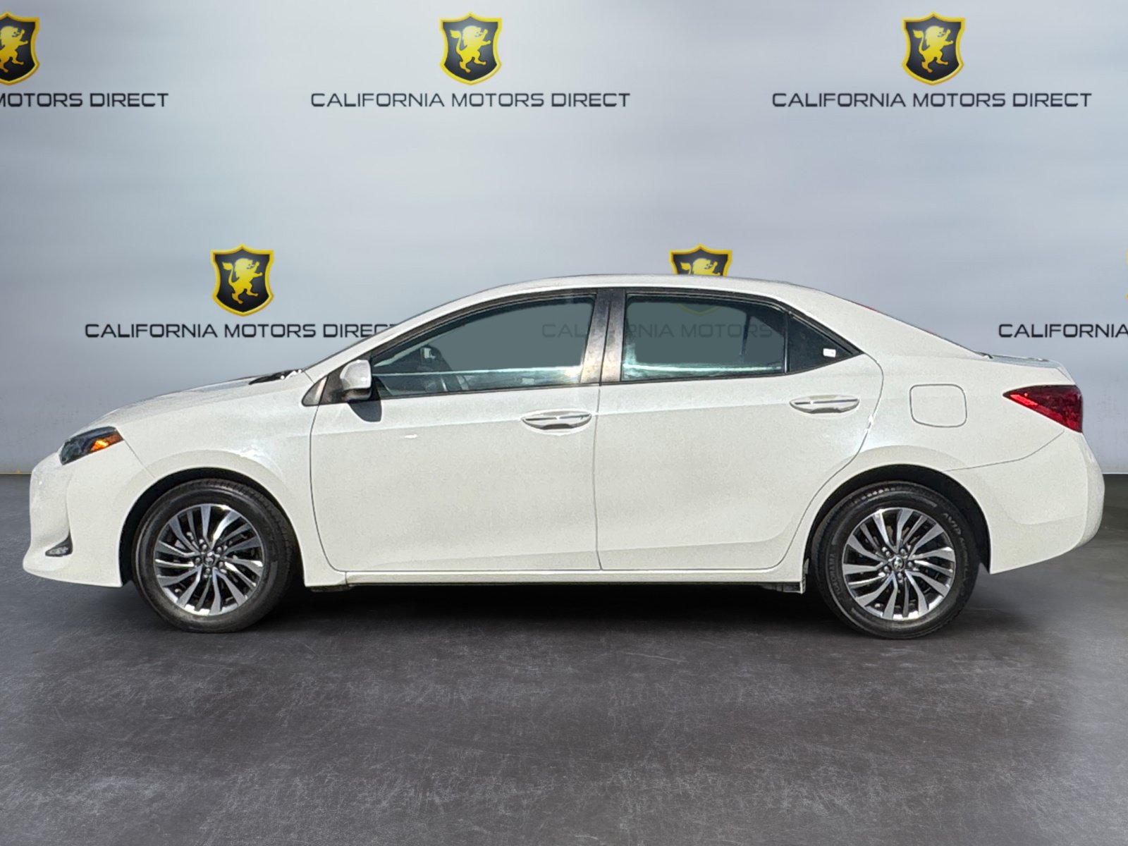 Used 2019 Toyota Corolla XLE w/ Carpet Mat Package (TMS) FWD image 2