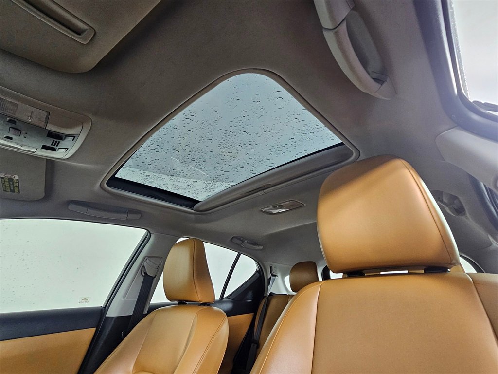 Used 2011 Lexus CT 200h image 23