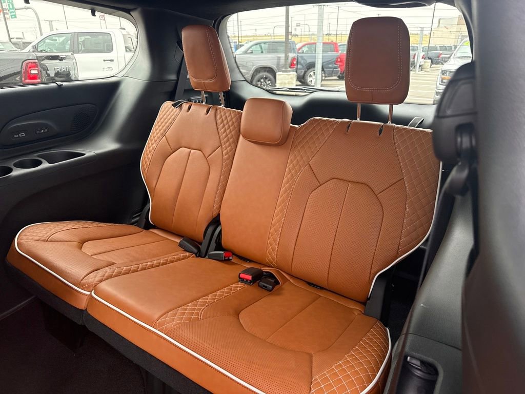 New 2026 Chrysler Pacifica Pinnacle image 30