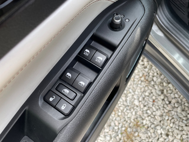 Used 2023 Jeep Compass Limited AWD/4WD image 25
