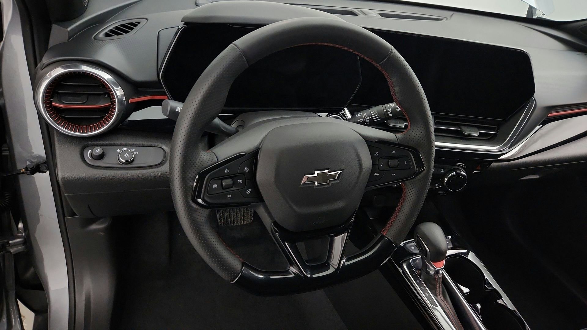 Certified 2025 Chevrolet Trax RS w/ Driver Confidence Package image 13