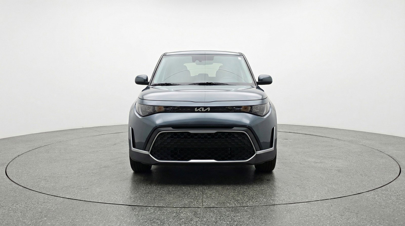 Used 2025 Kia Soul LX image 2