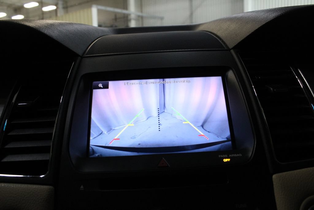 Used 2013 Ford Taurus SEL FWD image 4