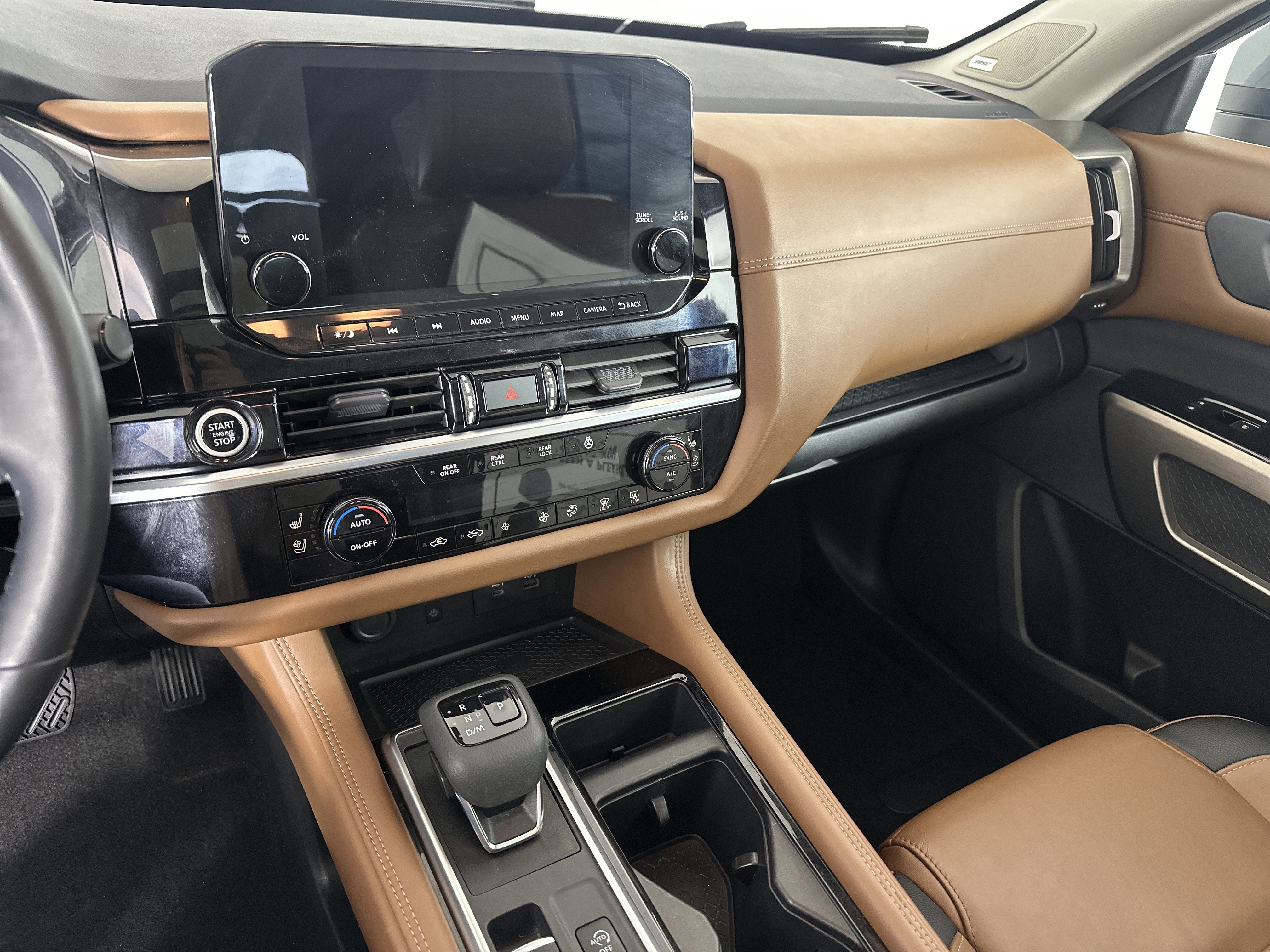 Used 2023 Nissan Pathfinder Platinum w/ Lighting Package (N93) image 4