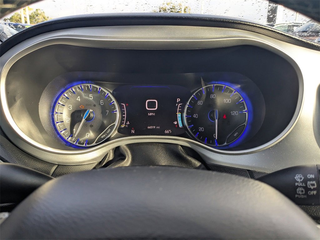 Used 2020 Chrysler Pacifica Touring-L Plus image 29
