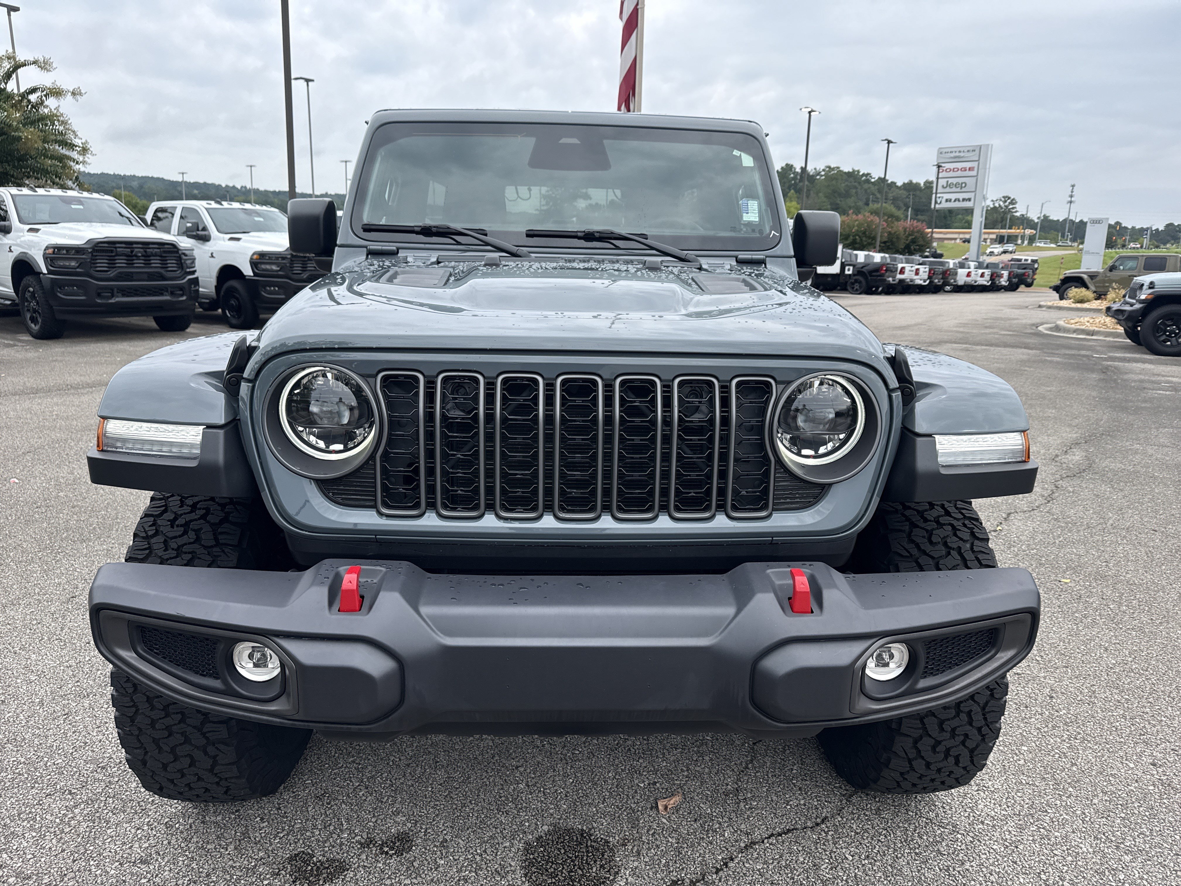 Used 2026 Jeep Wrangler Unlimited Rubicon AWD/4WD image 2