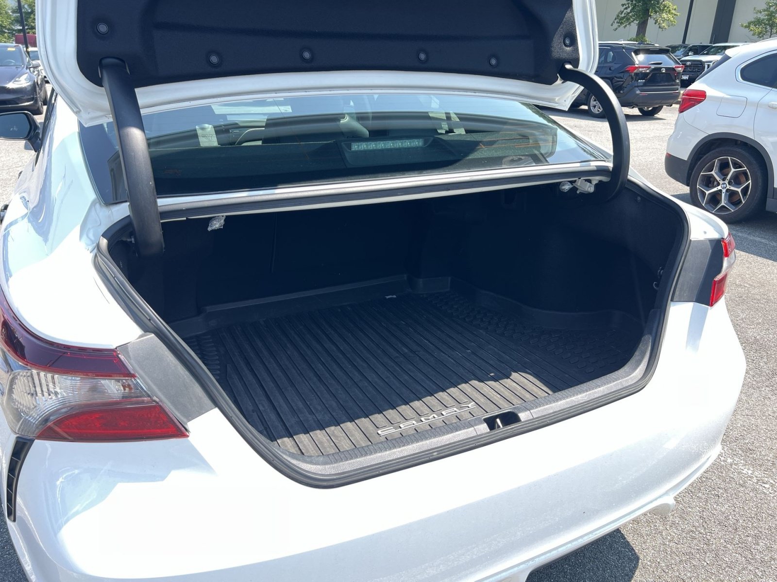 Used 2022 Toyota Camry SE FWD image 21