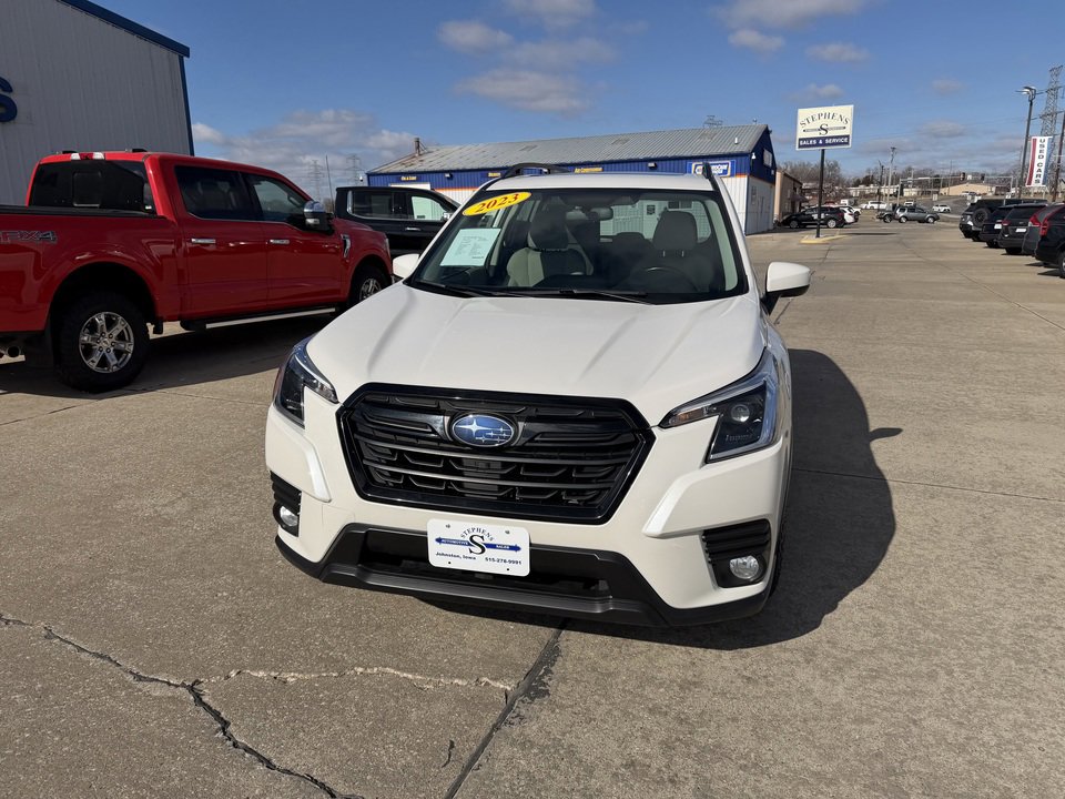 Used 2023 Subaru Forester Premium image 2