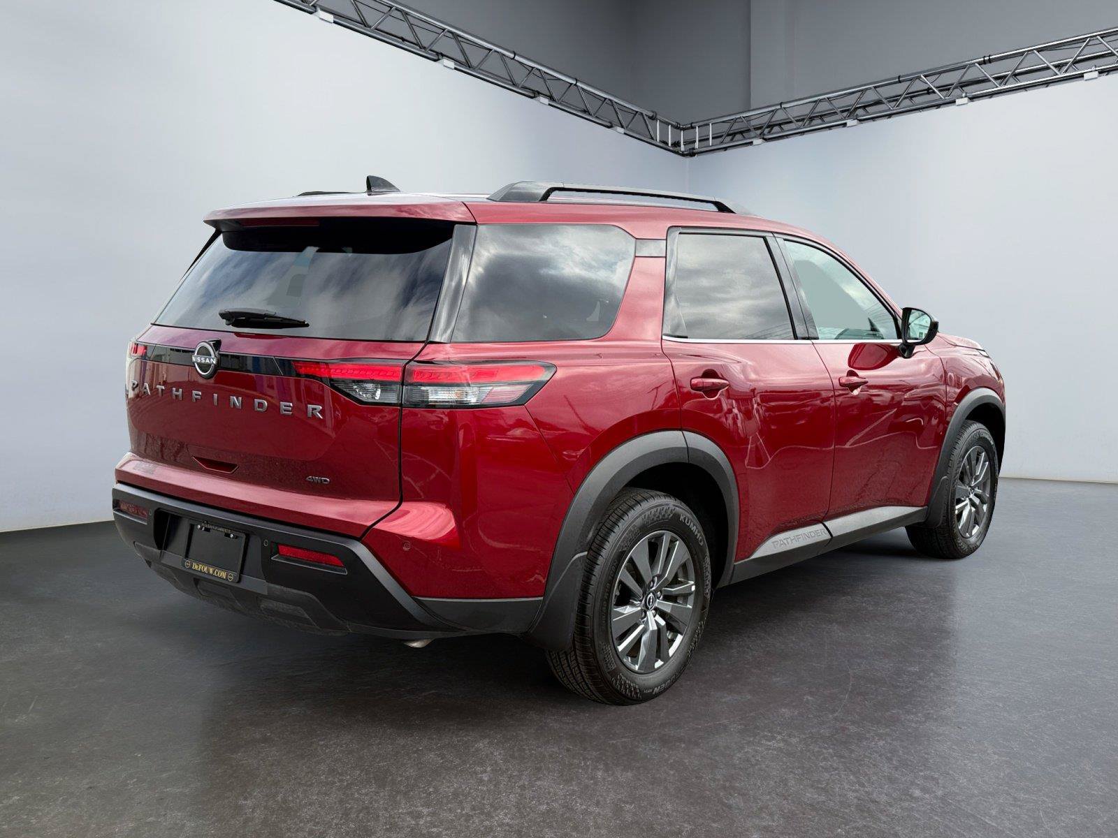 Used 2026 Nissan Pathfinder SV AWD/4WD image 3