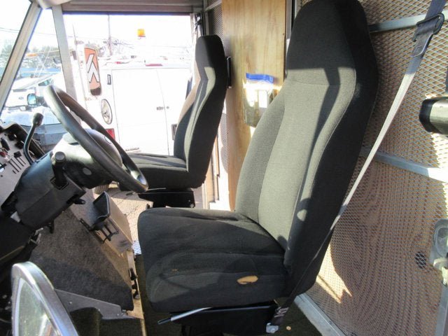 Used 2011 Ford E-350 and Econoline 350 Super Duty w/ Air Conditioning Prep Pkg RWD image 6