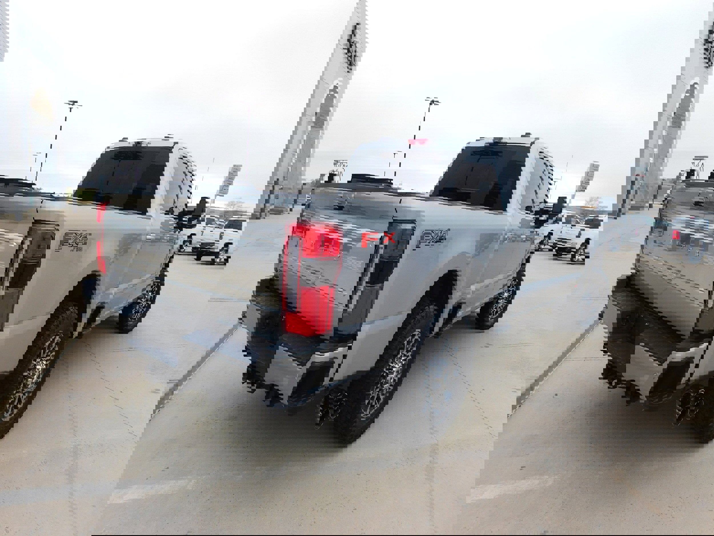 Used 2023 Ford F250 Limited w/ FX4 Off-Road Package image 4