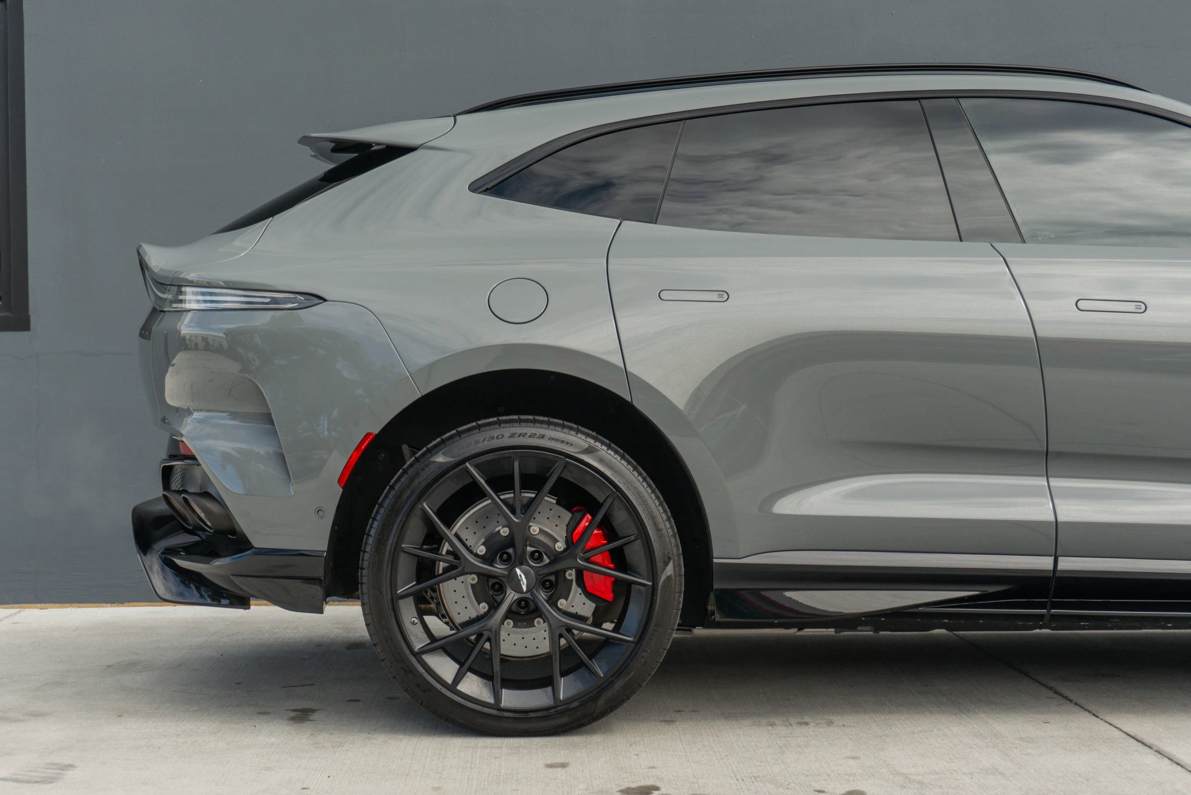 Used 2025 Aston Martin DBX 707 image 34