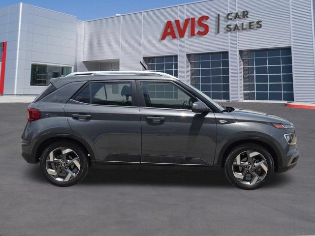 Used 2025 Hyundai Venue SEL FWD image 5