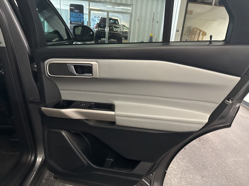Used 2022 Ford Explorer XLT w/ Equipment Group 202A image 33