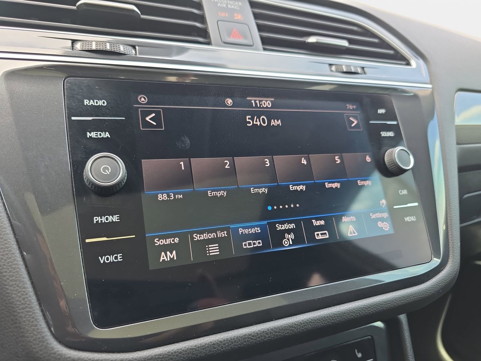 Used 2024 Volkswagen Tiguan SE w/ Panoramic Sunroof Package FWD image 22