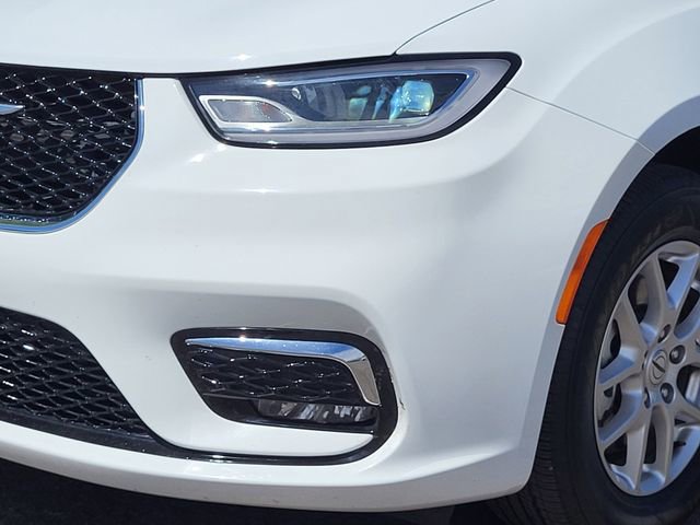 Used 2024 Chrysler Pacifica Touring-L image 5