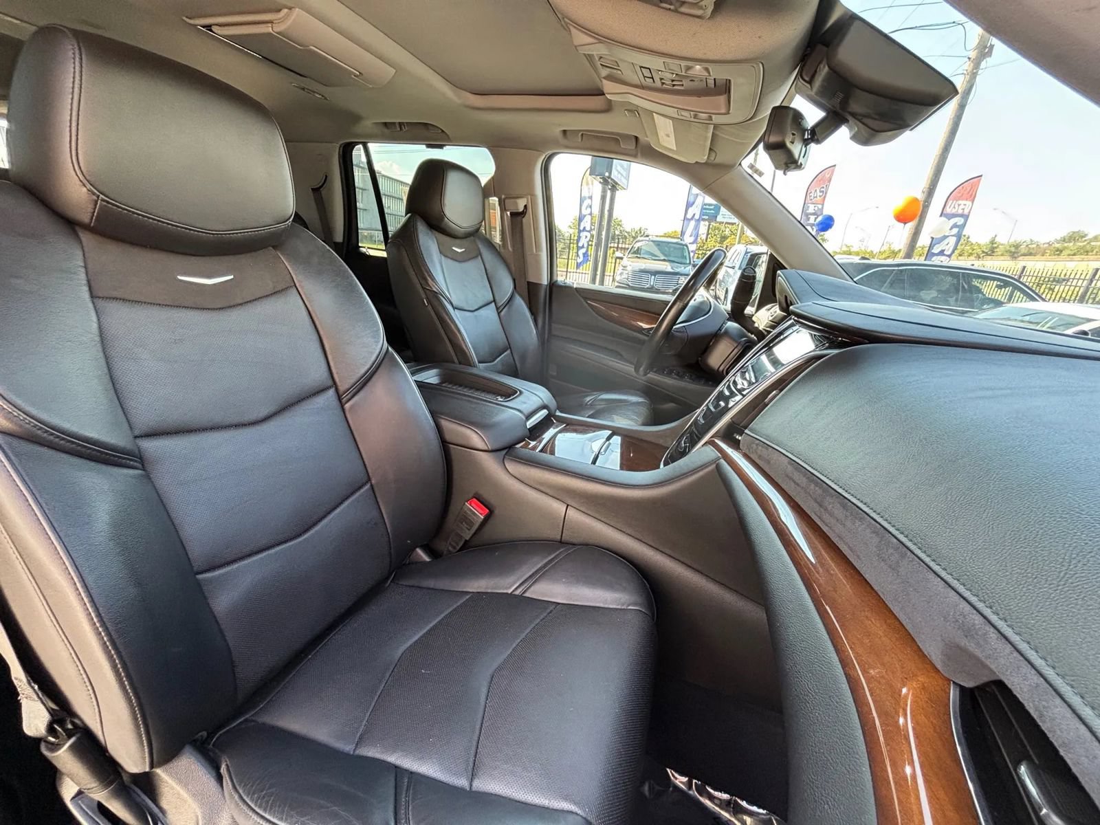 Used 2020 Cadillac Escalade Premium Luxury image 44